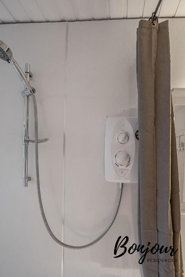 Cosy Grassmarket 2Br-1Ba - Newly Decorated! By Bonjour Residences Edinburgh Luaran gambar