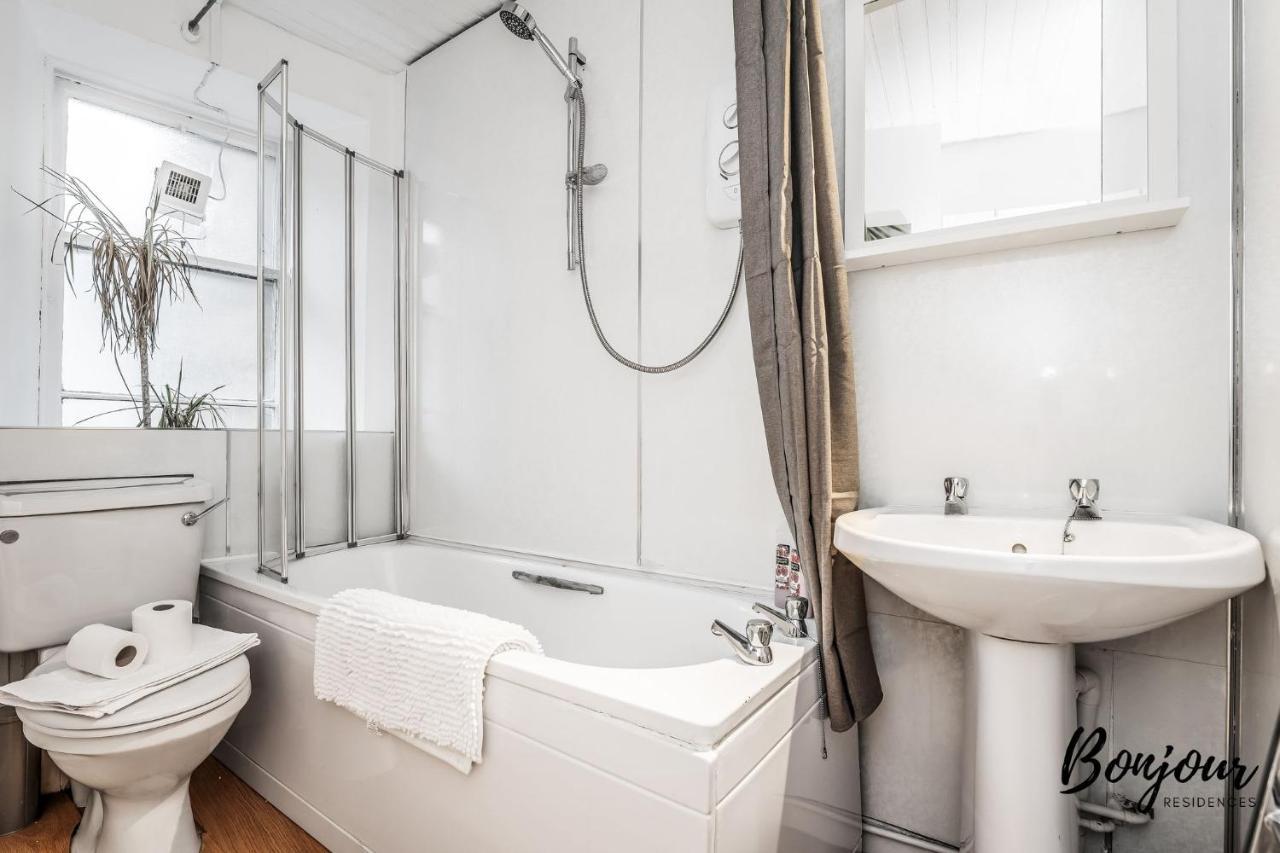 Cosy Grassmarket 2Br-1Ba - Newly Decorated! By Bonjour Residences Edinburgh Luaran gambar